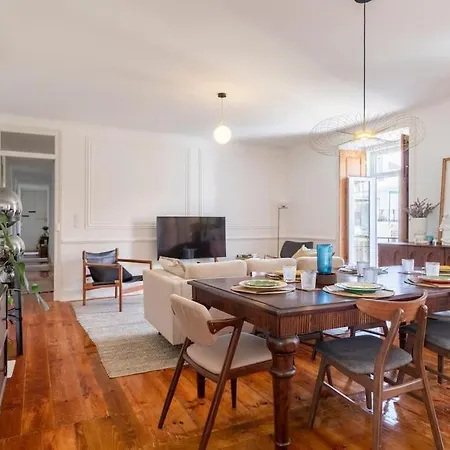 Casa Flores 4br + Office Space And A/c 리스본