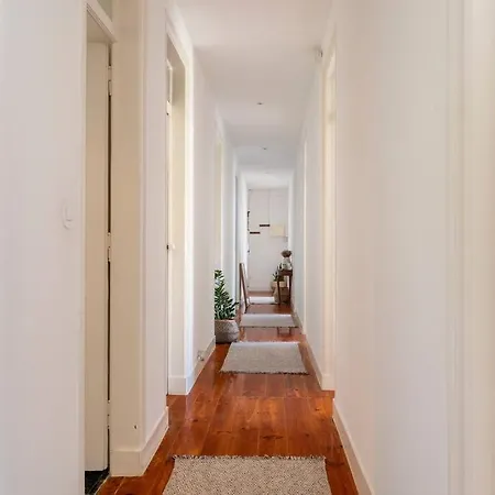 Casa Flores 4br + Office Space And A/c * 리스본