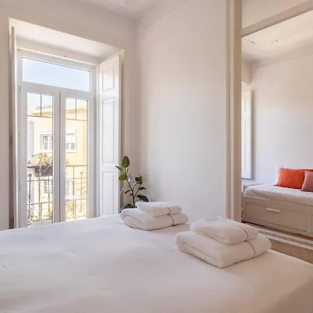 아파트 Casa Flores 4br + Office Space And A/c 리스본