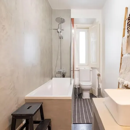 Casa Flores 4br + Office Space And A/c