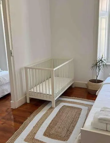 アパート Casa Flores 4br + Office Space And A/c