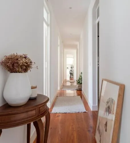 アパート Casa Flores 4br + Office Space And A/c リスボン