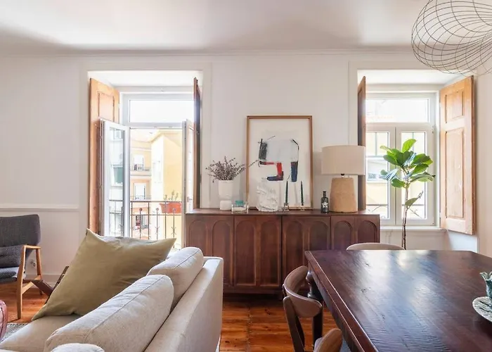 Casa Flores 4br + Office Space And A/c リスボン