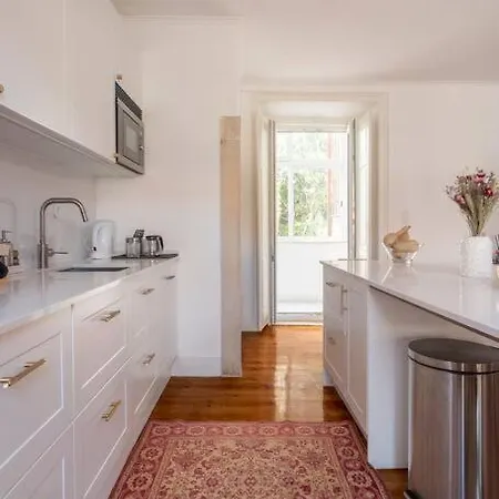 Casa Flores 4br + Office Space And A/c 아파트 리스본
