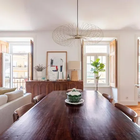 Casa Flores 4br + Office Space And A/c 리스본