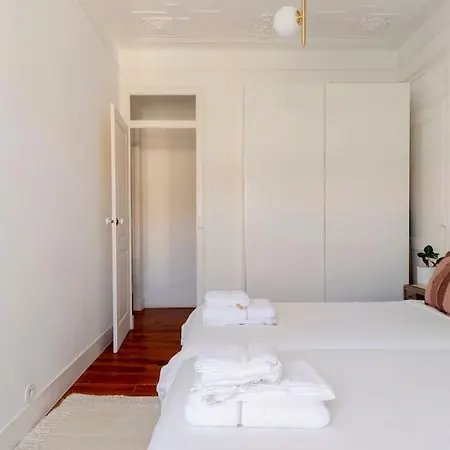 Casa Flores 4br + Office Space And A/c * 리스본