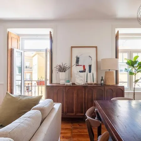 Casa Flores 4br + Office Space And A/c 리스본