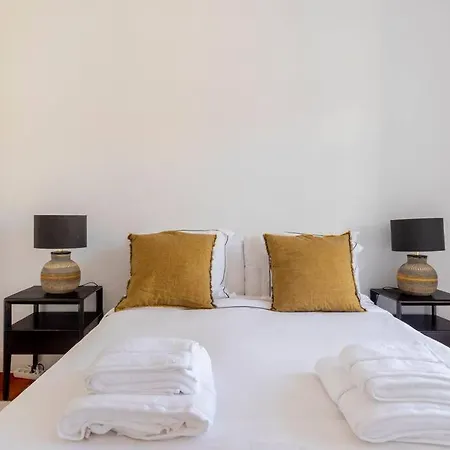 Casa Flores 4br + Office Space And A/c 아파트 리스본