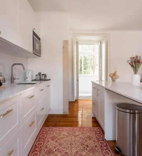 Casa Flores 4br + Office Space And A/c דירה ליסבון