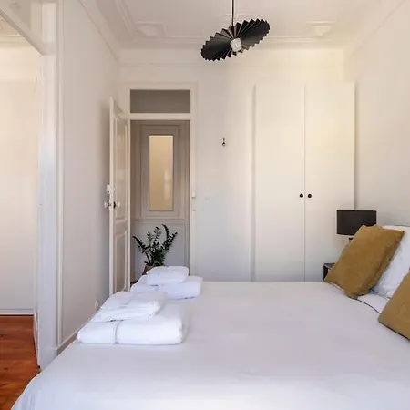 Apartamento Casa Flores 4br + Office Space And A/c Lisboa