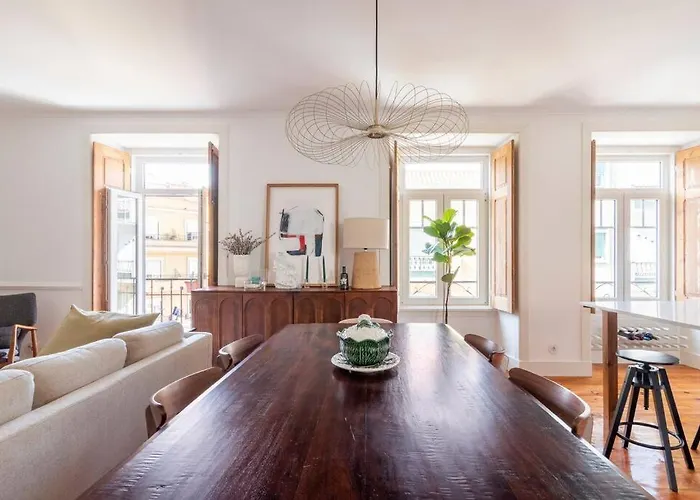 Casa Flores 4br + Office Space And A/c Lissabon