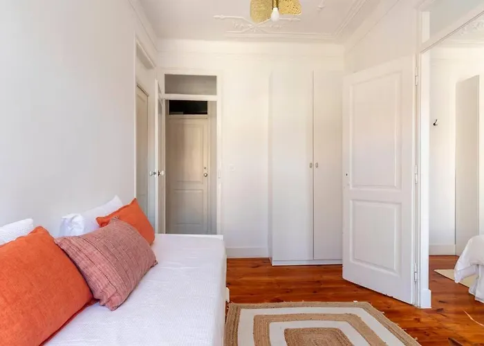 Casa Flores 4br + Office Space And A/c Lissabon