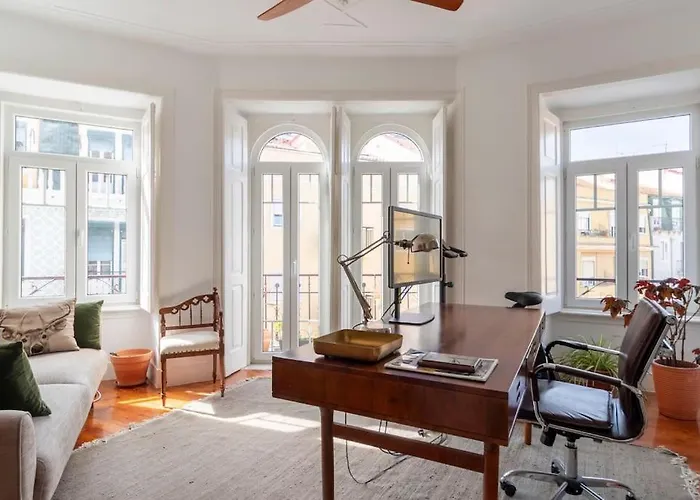 Appartement Casa Flores 4br + Office Space And A/c Lissabon