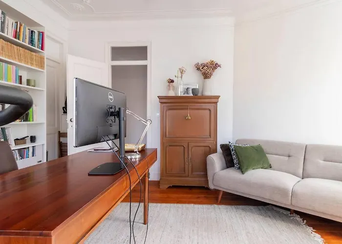 Appartement Casa Flores 4br + Office Space And A/c Lissabon